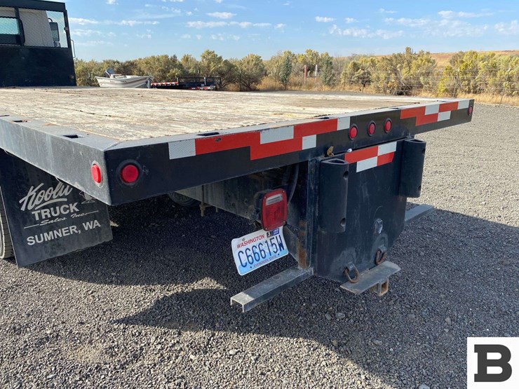 2014-hino-268-image-24