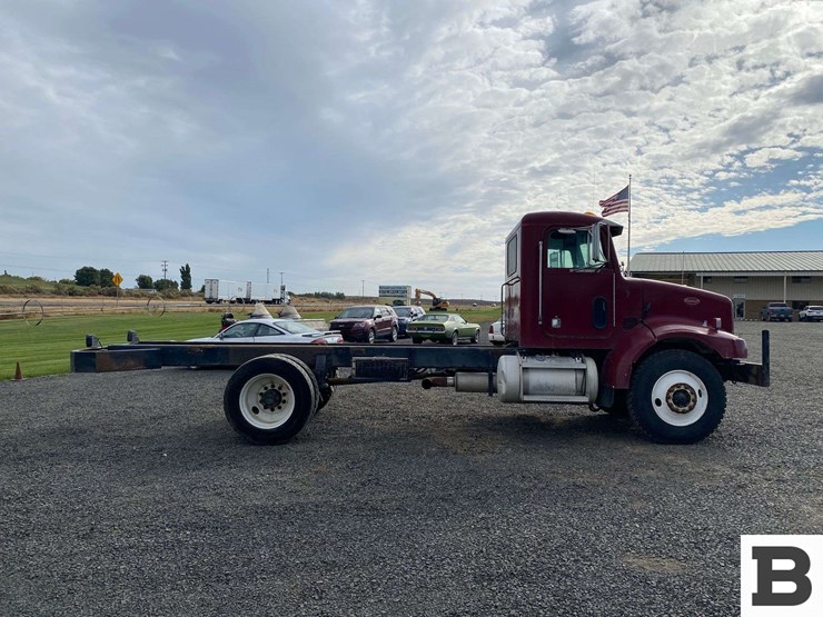 2003-peterbilt-330-image-6