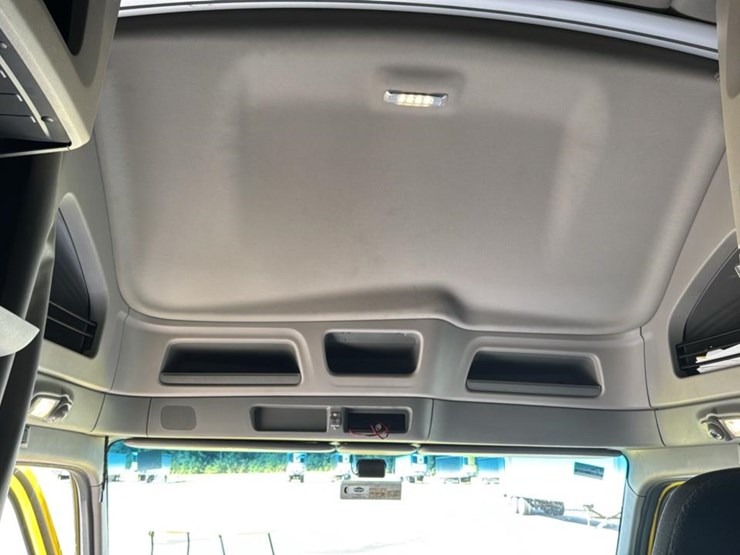 2023-peterbilt-579-image-66