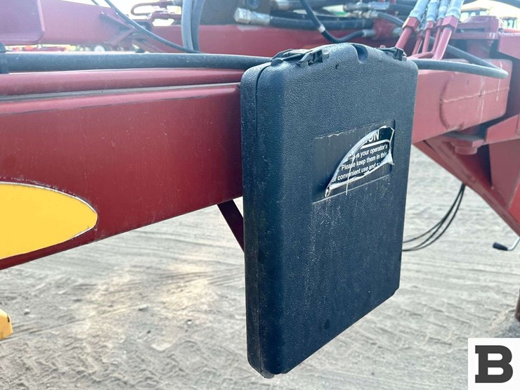 new-holland-216-image-31