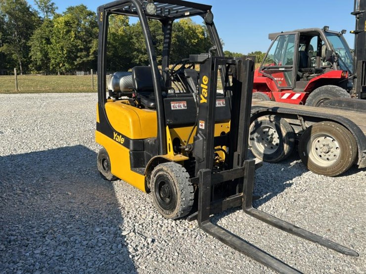 #1354-•-yale-forklift-image-9