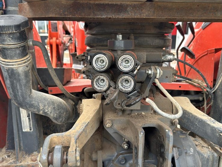 #2402-•-2012-kubota-tractor-image-7