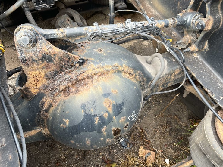 #1372-•-2014-volvo-sleeper-semi-(has-wi-title)-(of)-image-41