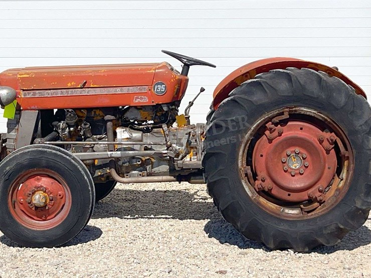 massey-ferguson-135-image-4
