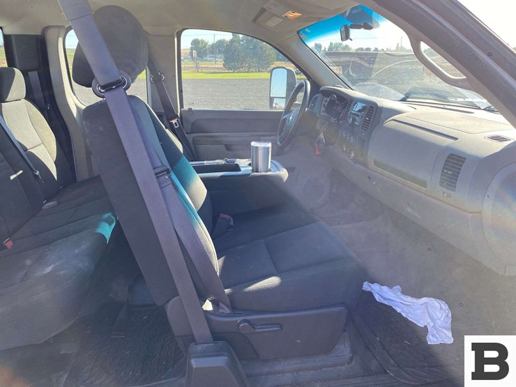 2013-chevrolet-silverado-3500-image-28