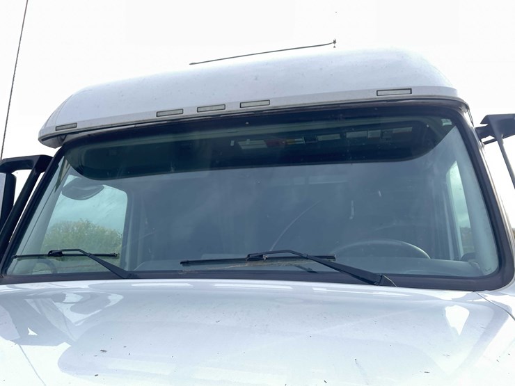 #1372-•-2014-volvo-sleeper-semi-(has-wi-title)-(of)-image-18