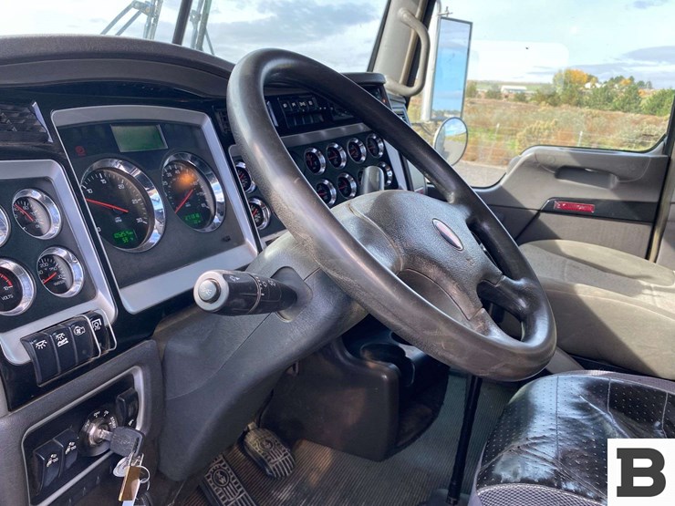 2013-kenworth-t800-image-57