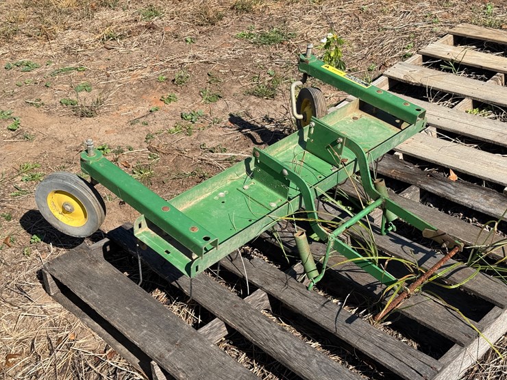#49-•-#1004-•-john-deere-pine-straw-rake-image-4