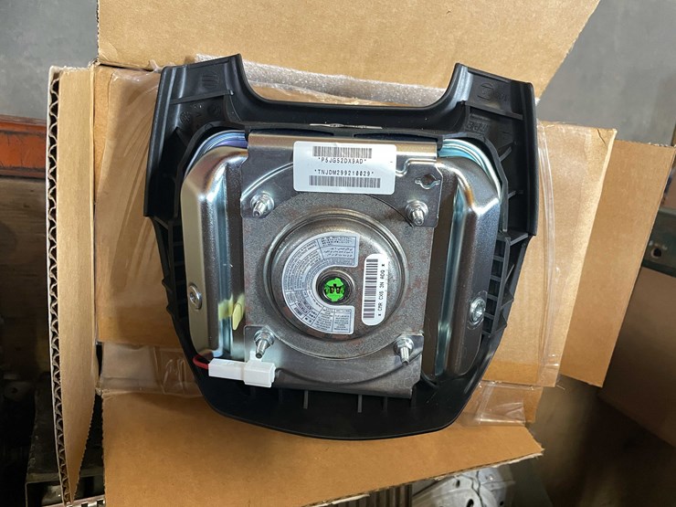 #8623-•-new-auto-parts-lot-(pr17)-image-3