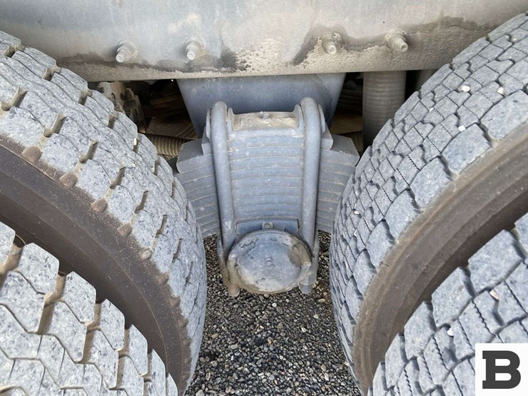 2017-mack-granite-gu713-image-55