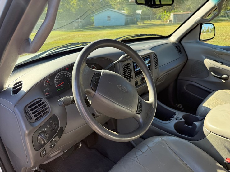 2002-ford-expedition-image-12