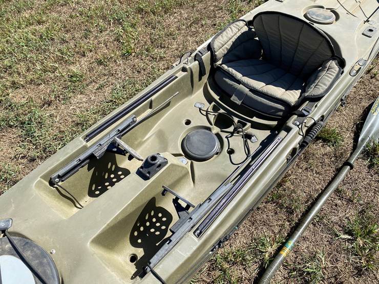 #70-•-#178-•-manta-ray-14-foot-kayak-with-paddle-and-dolly-image-4