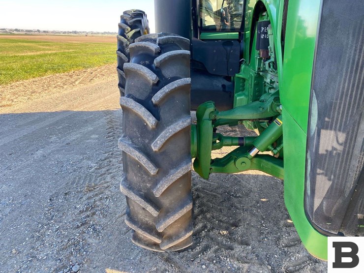 2011-john-deere-8285-tractor-image-11