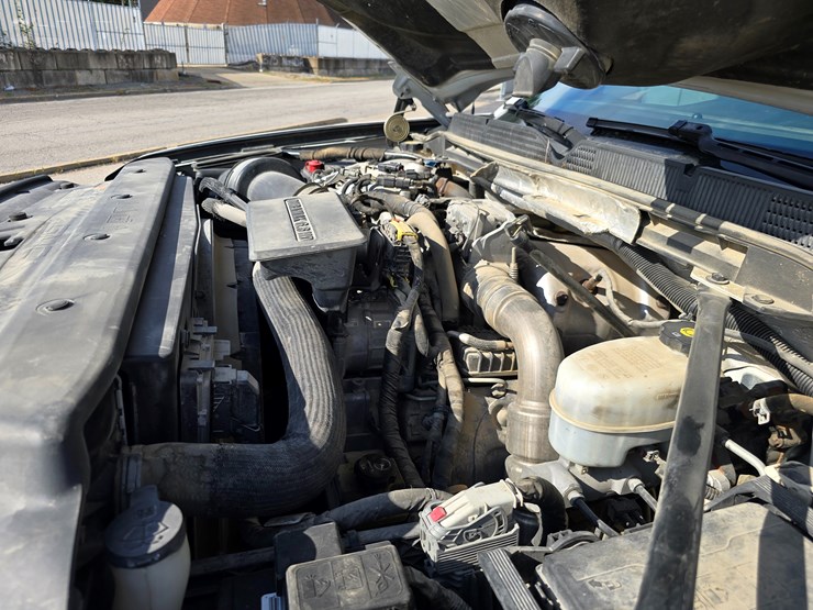 2017-gmc-sierra-3500-image-44