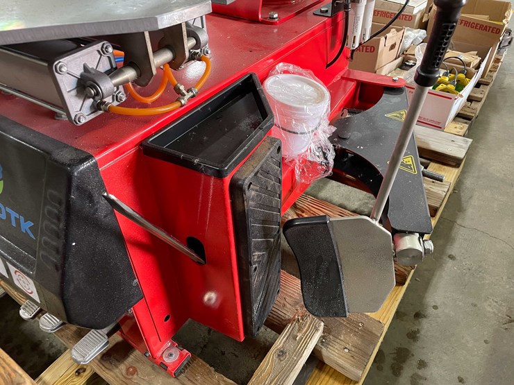 #8524-•-tire-changer-(e)-image-49