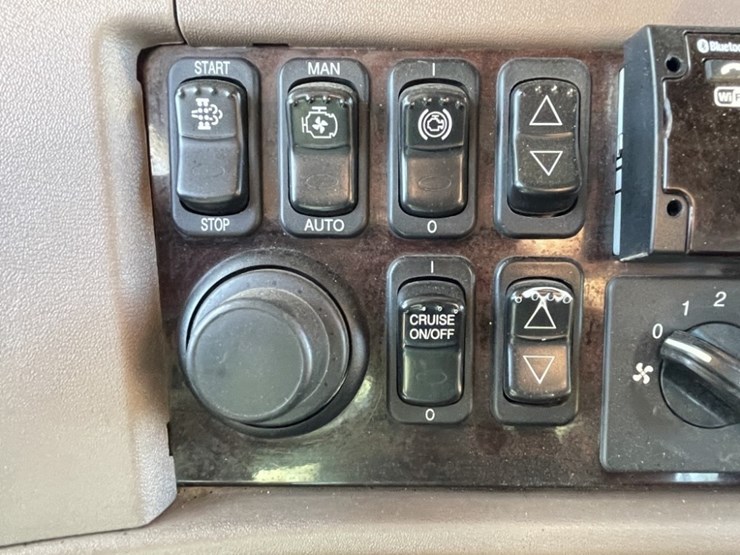 2018-peterbilt-367-image-49