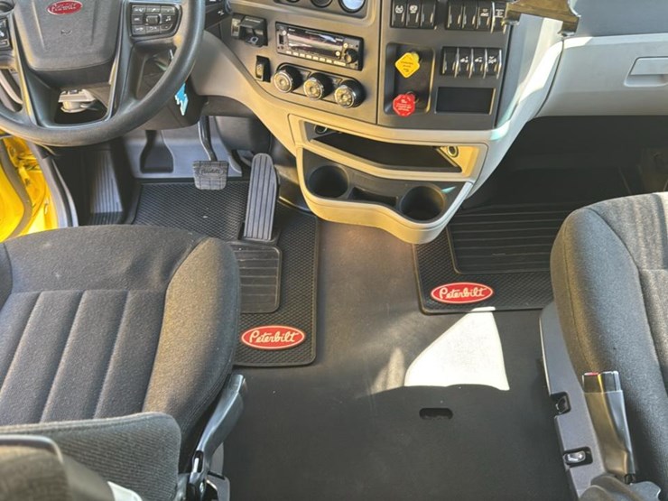 2023-peterbilt-579-image-64