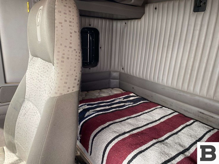 2013-kenworth-t800-image-67