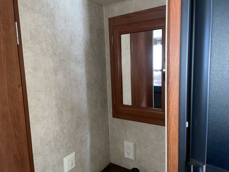 #1378-•-2015-salem-cruise-lite-camper-(no-title)-(of)-image-59