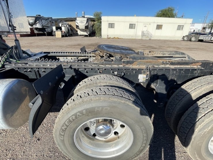 2018-peterbilt-367-image-23