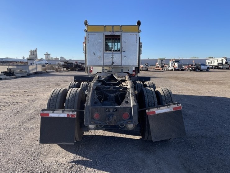 2018-peterbilt-367-image-4