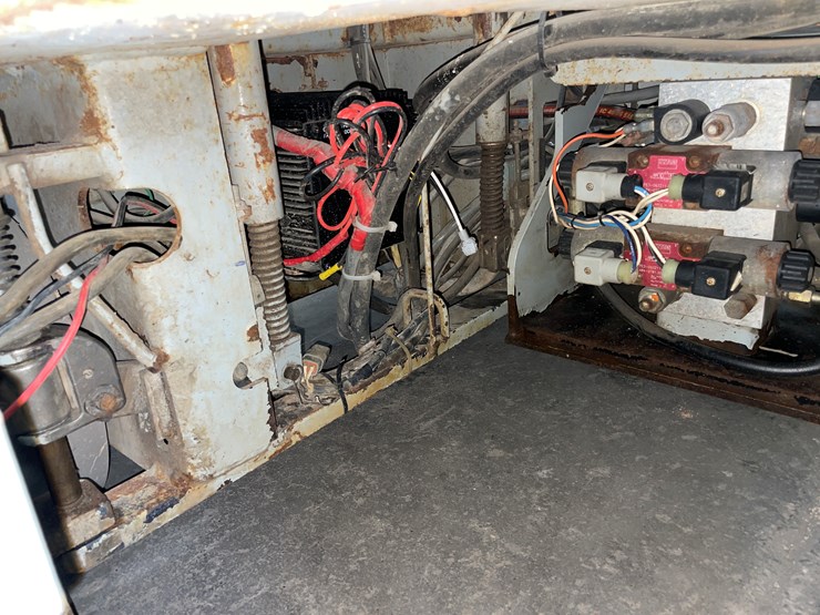 #1382-•-19'-scissor-lift-(f)-image-32