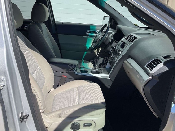 2013-ford-explorer-image-59