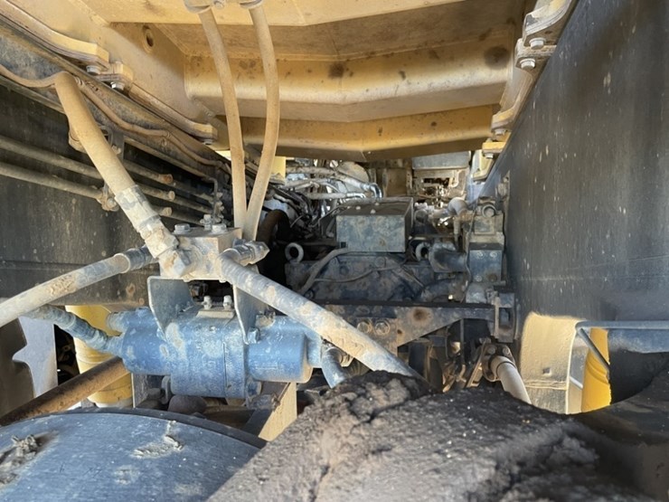 2015-komatsu-hd605-7e0-image-27