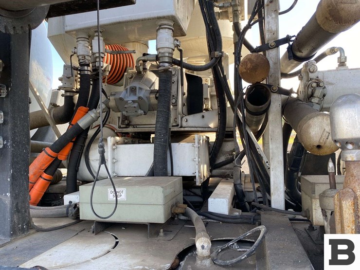 2017-mack-granite-gu713-image-60