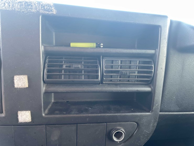 #1376-•-2012-gmc-savana-box-truck-(has-wi-title)-(of)-image-32