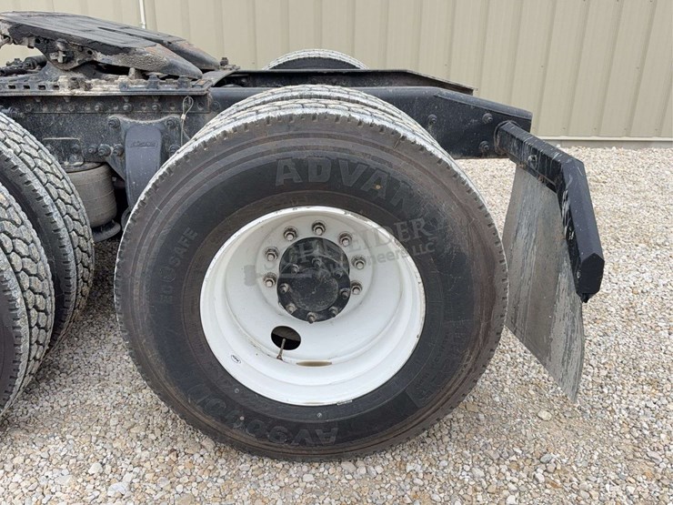 2012-freightliner-cascadia-113-image-82