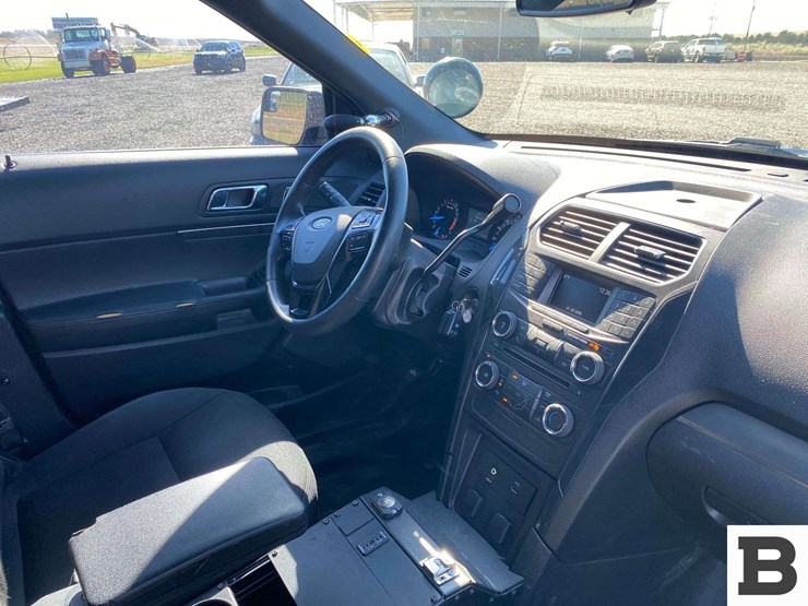 2018-ford-explorer-image-21