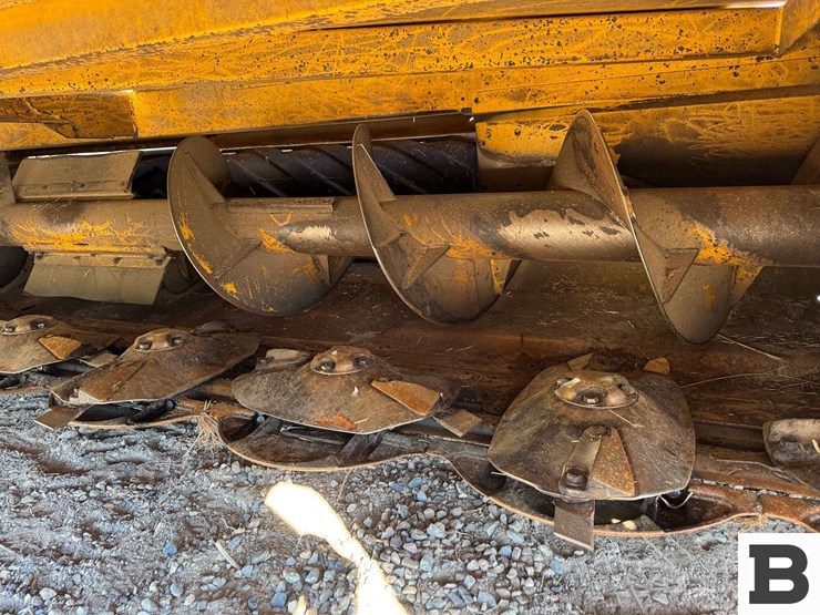 2013-new-holland-h8080-image-12