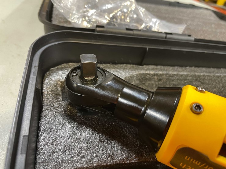 #8539-•-dewalt-compatible-cordless-ratchet-wrench,-batteries,-charger-and-case-(pr13)-image-2