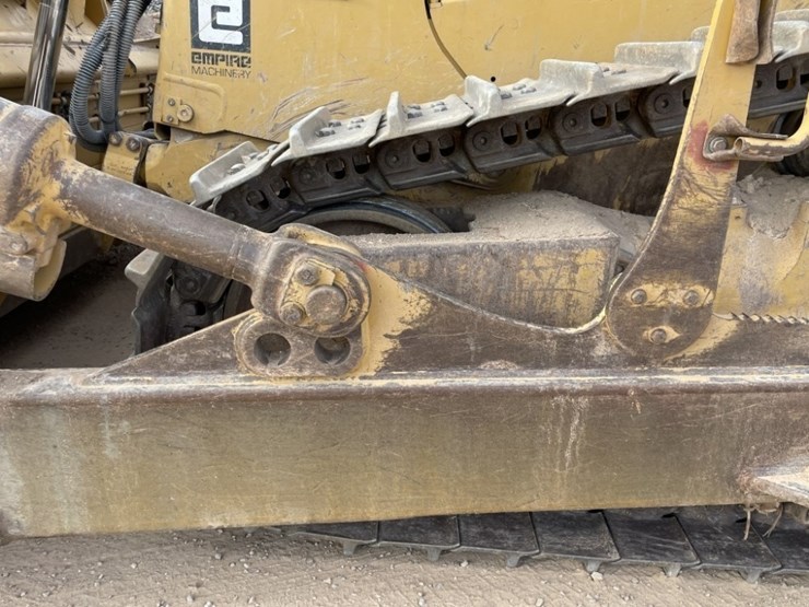 2017-caterpillar-d8t-image-14