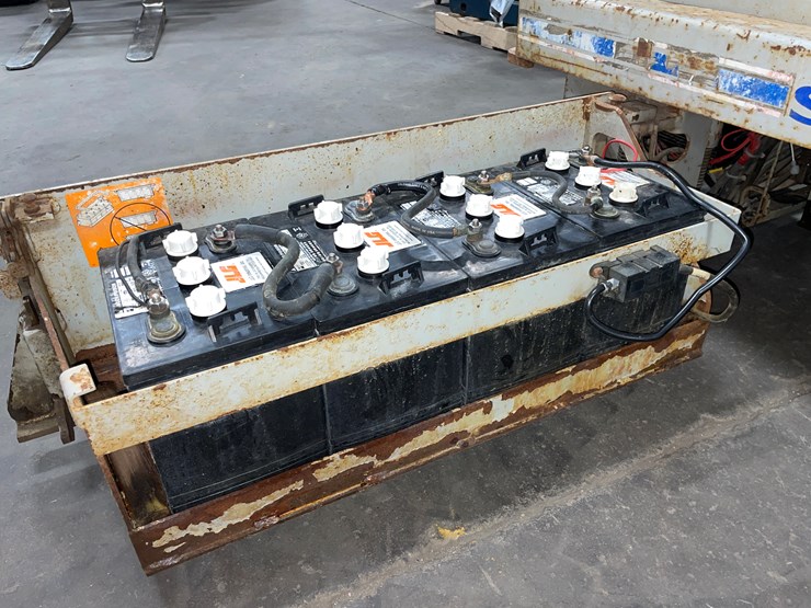 #1382-•-19'-scissor-lift-(f)-image-31