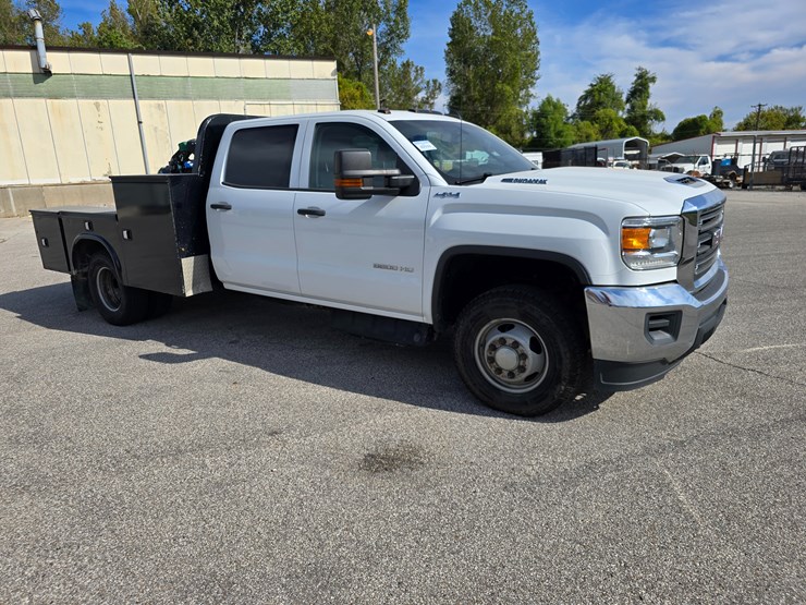 2017-gmc-sierra-3500-image-31