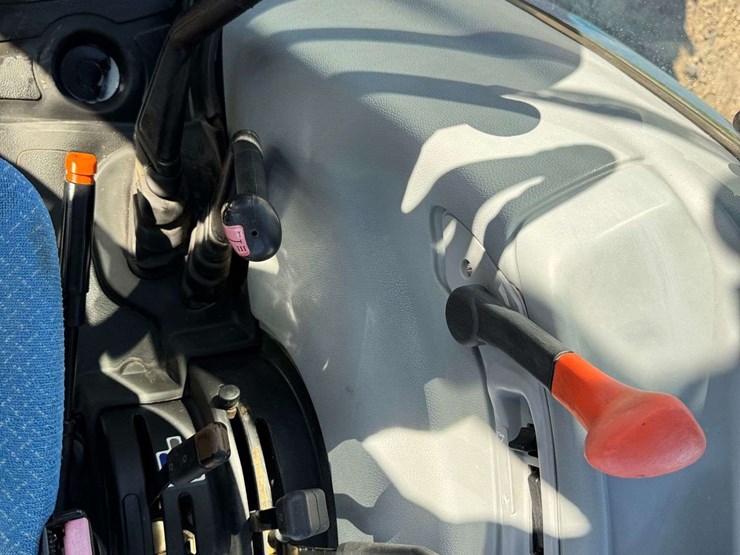 2010-new-holland-t5060-image-60