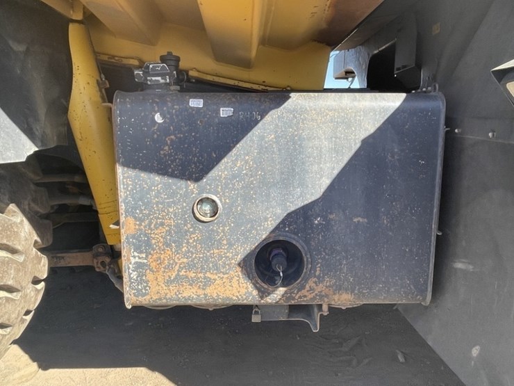 2015-komatsu-hd605-7e0-image-14