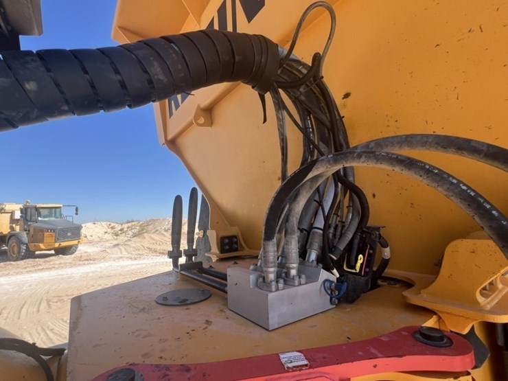 2020-volvo-a60h-image-13