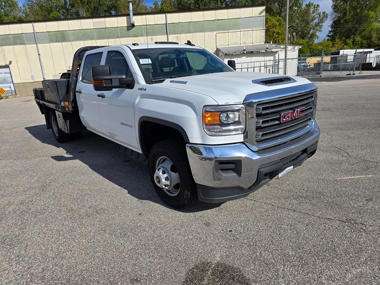 2017-gmc-sierra-3500-image-36