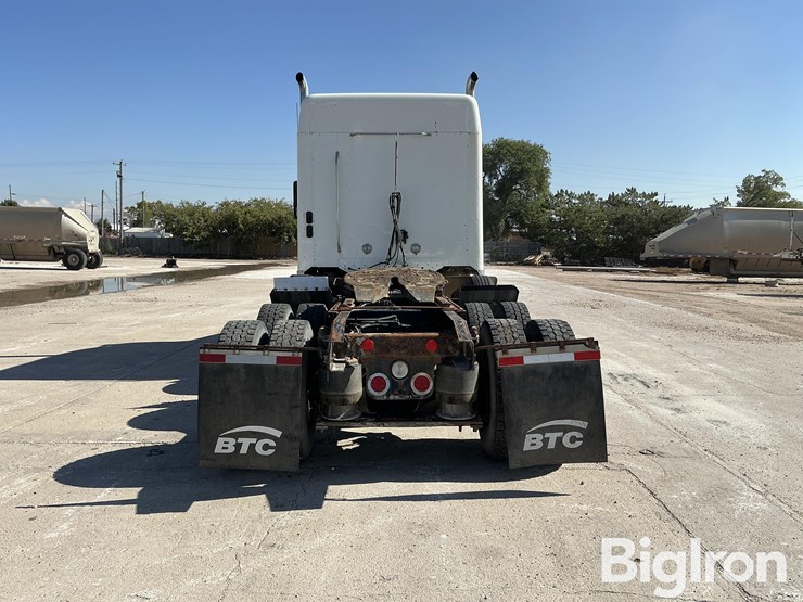 2016-freightliner-coronado-132-image-6