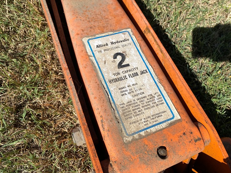 #73-•-#181-•-2-ton-hydraulic-floor-jack-image-2