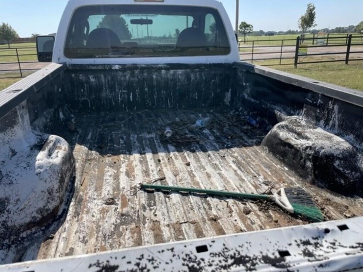 2010-ford-f250-xl-image-10