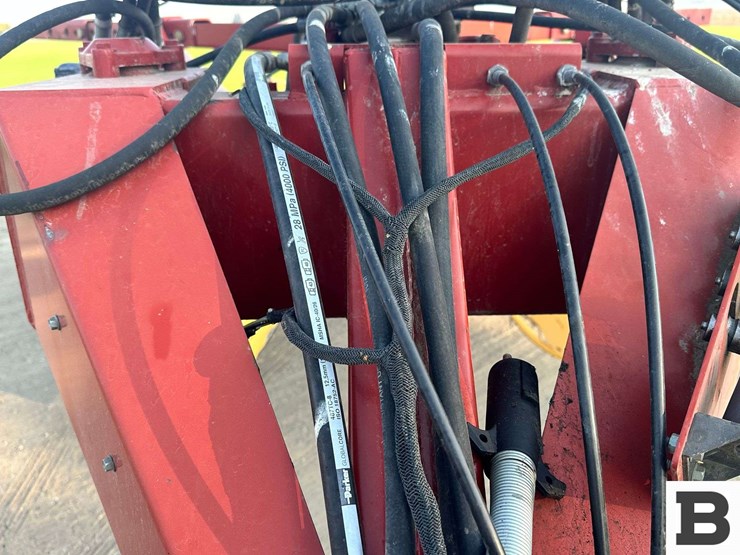 new-holland-216-image-34