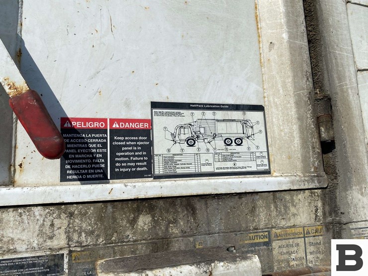 2006-peterbilt-320-image-17