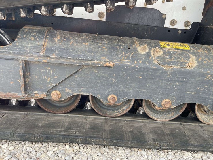 2016-bobcat-t750-image-34