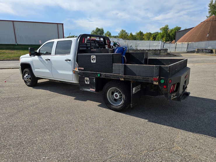 2017-gmc-sierra-3500-image-11