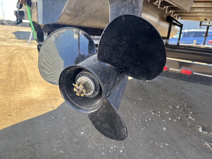 2011-unknown-trailer-image-33