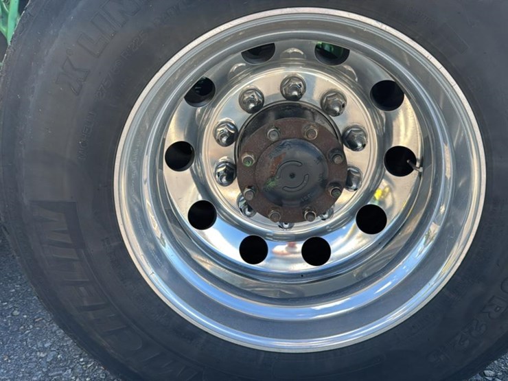 2023-peterbilt-579-image-22